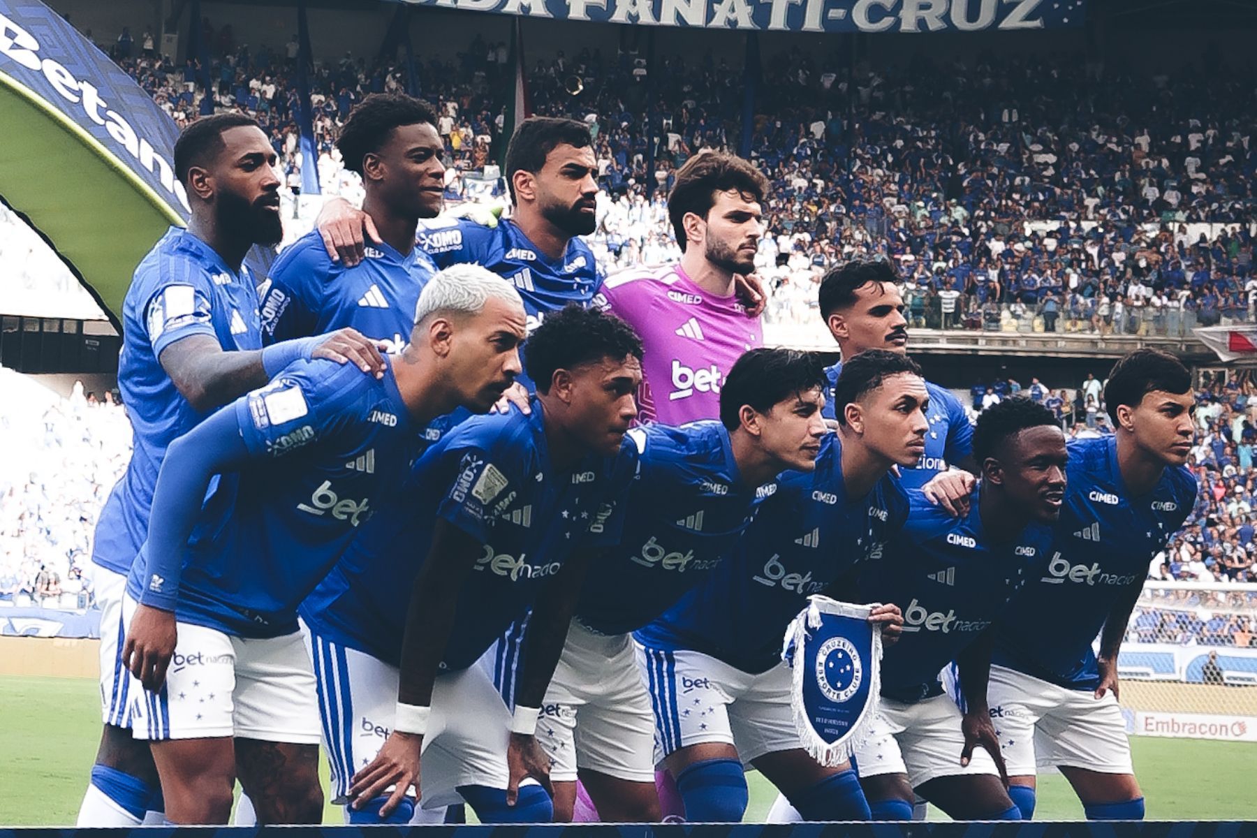 Jovem 'fura fila', ganha minutos no Cruzeiro e vira alternativa para Artur Jorge