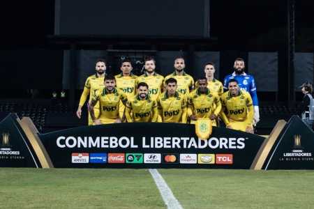Time do Mirassol posado para um jogo de Libertadores
