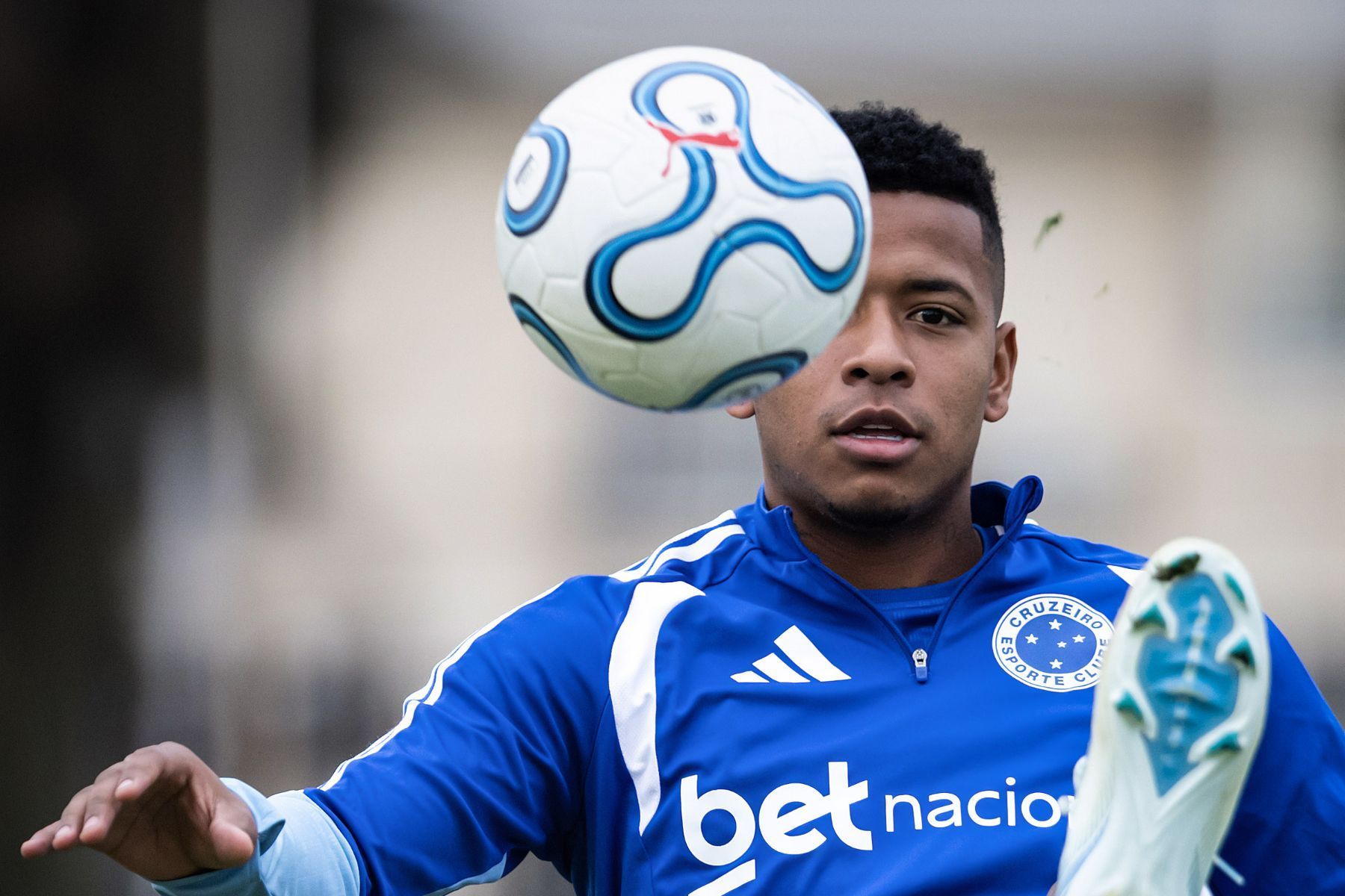 As opções de Artur Jorge para escalar o Cruzeiro em 'decisão' contra Barcelona-EQU