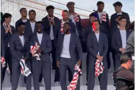 Jogadores da Seleção dos Estados Unidos aproveitando show antes da preparação para a Copa