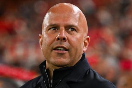 Arne Slot foi demitido do Liverpool neste sábado (30)