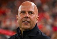 Liverpool anuncia demissão de Arne Slot após temporada decepcionante