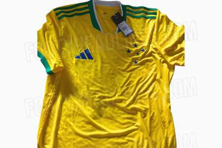 Possível nova camisa do Cruzeiro, em homenagem à Seleção Brasileira • Reprodução/Footy Headlines