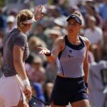 Em data especial, Bia Haddad vence e avança às oitavas nas duplas em Roland Garros