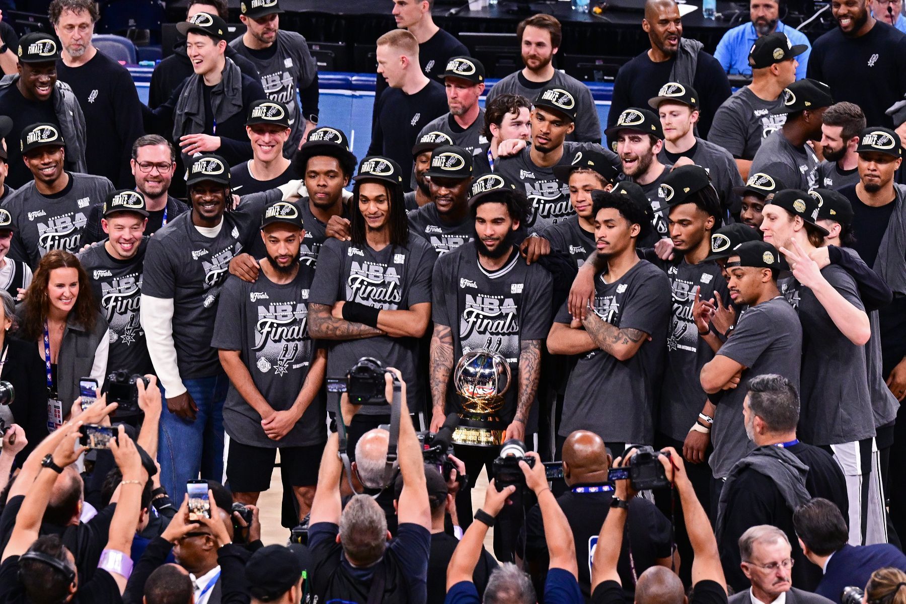 Spurs vencem OKC fora de casa, conquistam Conferência Oeste e disputarão final da NBA