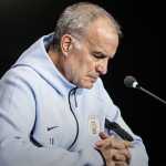 Com recorde de jogadores ‘do Brasil’, Bielsa convoca Uruguai para a Copa do Mundo