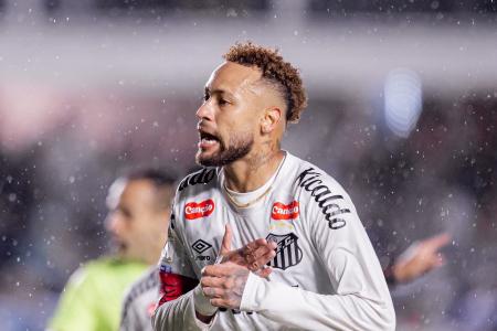 Neymar vive a expectativa de defender a Seleção Brasileira na Copa do Mundo