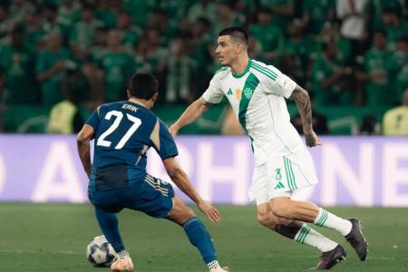 Ibañez durante jogo do Al-Ahli contra o Machida Zelvia pela final a Champions League da Ásia Elite