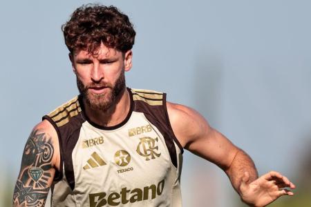 Leo Pereira durante treinamento pelo Flamengo em 2026