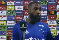 Gerson reage à expulsão de Arroyo em empate do Cruzeiro contra a Católica