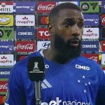 Gerson reage à expulsão de Arroyo em empate do Cruzeiro contra a Católica