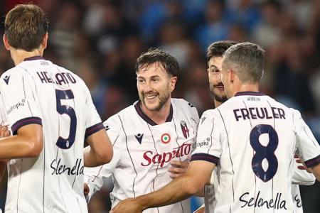Equipe do Bologna em jogo contra Napoli pelo Campeonato Italiano