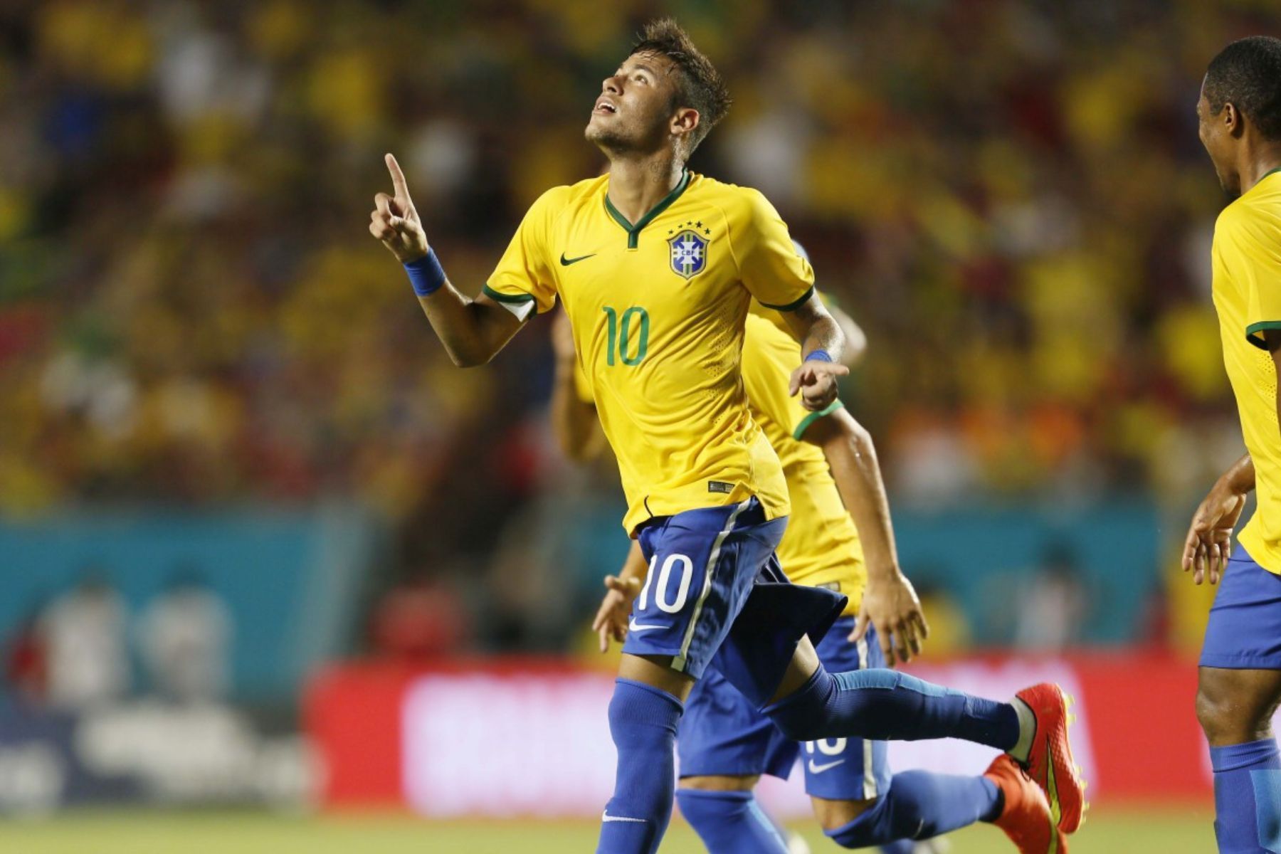 Relembre como foi a fratura de Neymar na Copa de 2014 e sua recuperação