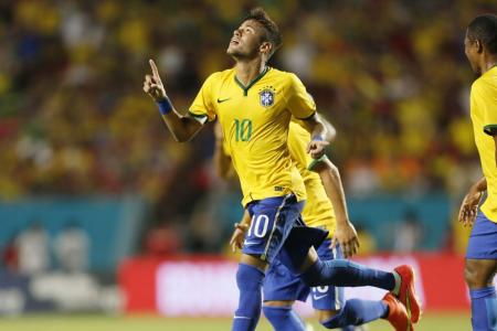 Neymar em jogo com a Seleção Brasileira contra Colômbia em 2014