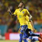 Relembre como foi a fratura de Neymar na Copa de 2014 e sua recuperação