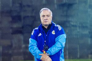 Técnico volta ao comando da seleção de Curaçao um mês antes da Copa do Mundo