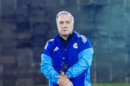Dick Advocaat está de volta ao comando do Curaçao