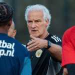 Treinador abandona cargo em seleção estreante na Copa do Mundo a um mês do torneio