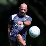 Escalação do Botafogo: Franclim Carvalho perde titular contra a Chapecoense