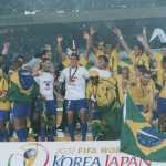 Relembre a luxação que tirou Emerson da Copa de 2002