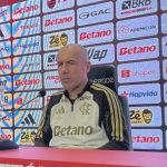 Jardim responde se Flamengo subestimou Vitória após queda na Copa do Brasil