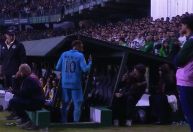 Neymar responde provocações da torcida do Coritiba e é hostilizado ao sair de campo