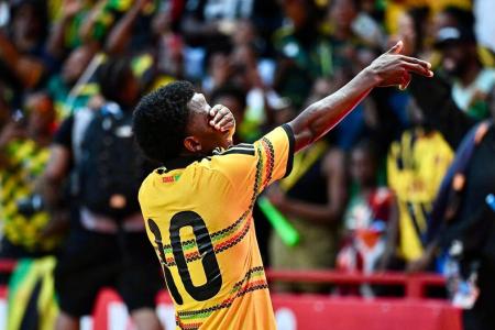 Kaheim Dixon faz segundo gol da vitória pela Jamaica • Divulgação / Jamaica Football