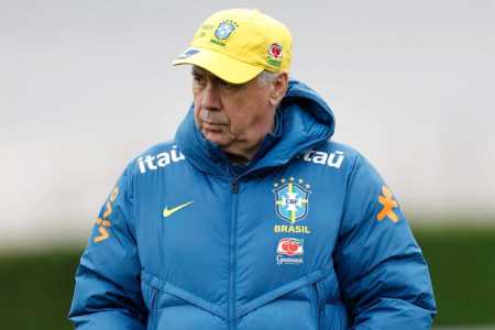 Carlo Ancelotti em treino da Seleção Brasileira