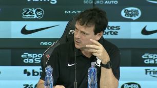Diniz faz autocrítica sobre temperamento e explica discussão com titular do Corinthians