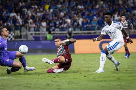 Néiser Vilarreal em ação pelo Cruzeiro contra o Fluminense • Gustavo Aleixo/Cruzeiro
