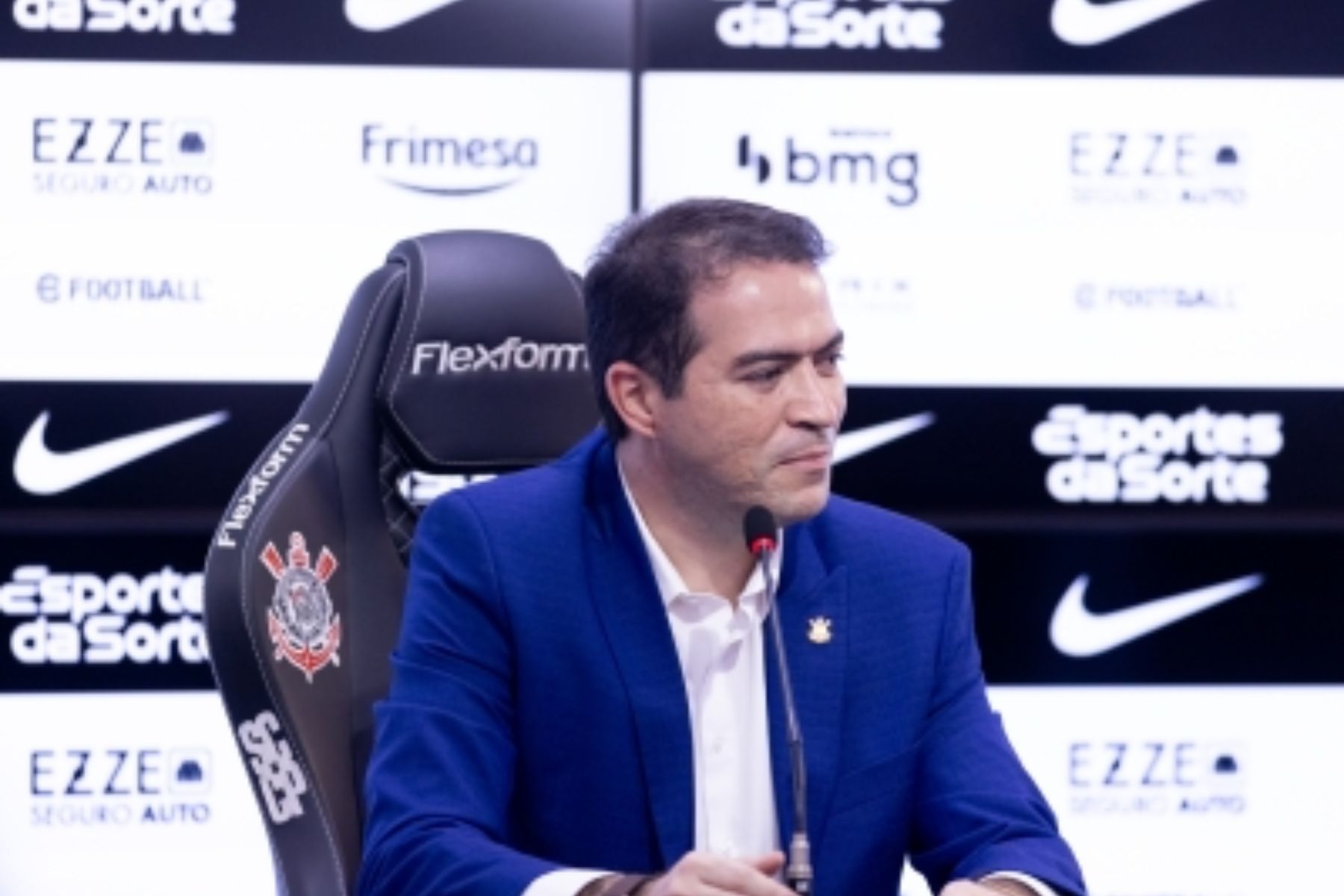 Diretor de Futebol do Corinthians revela negociações para renovação com Memphis Depay