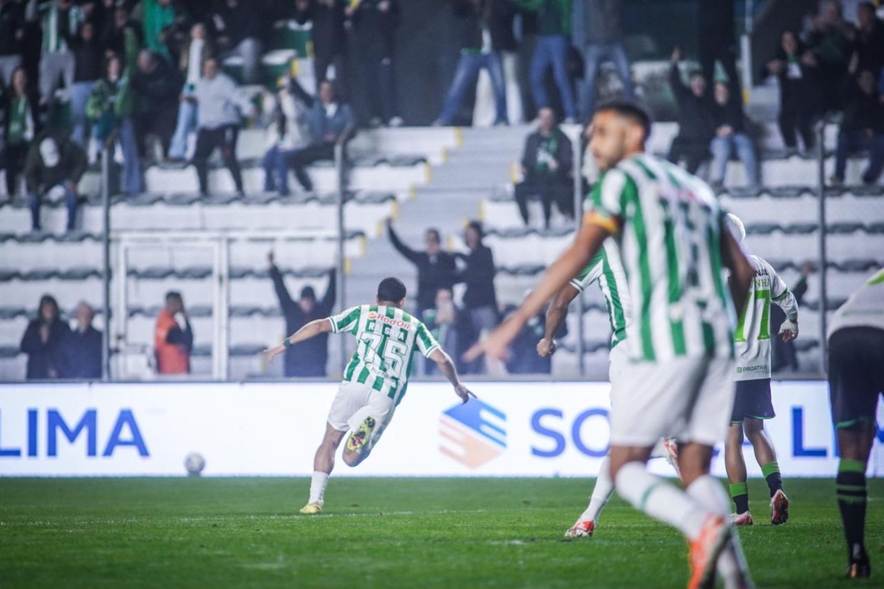 América é goleado pelo Juventude e segue afundado na lanterna da Série B