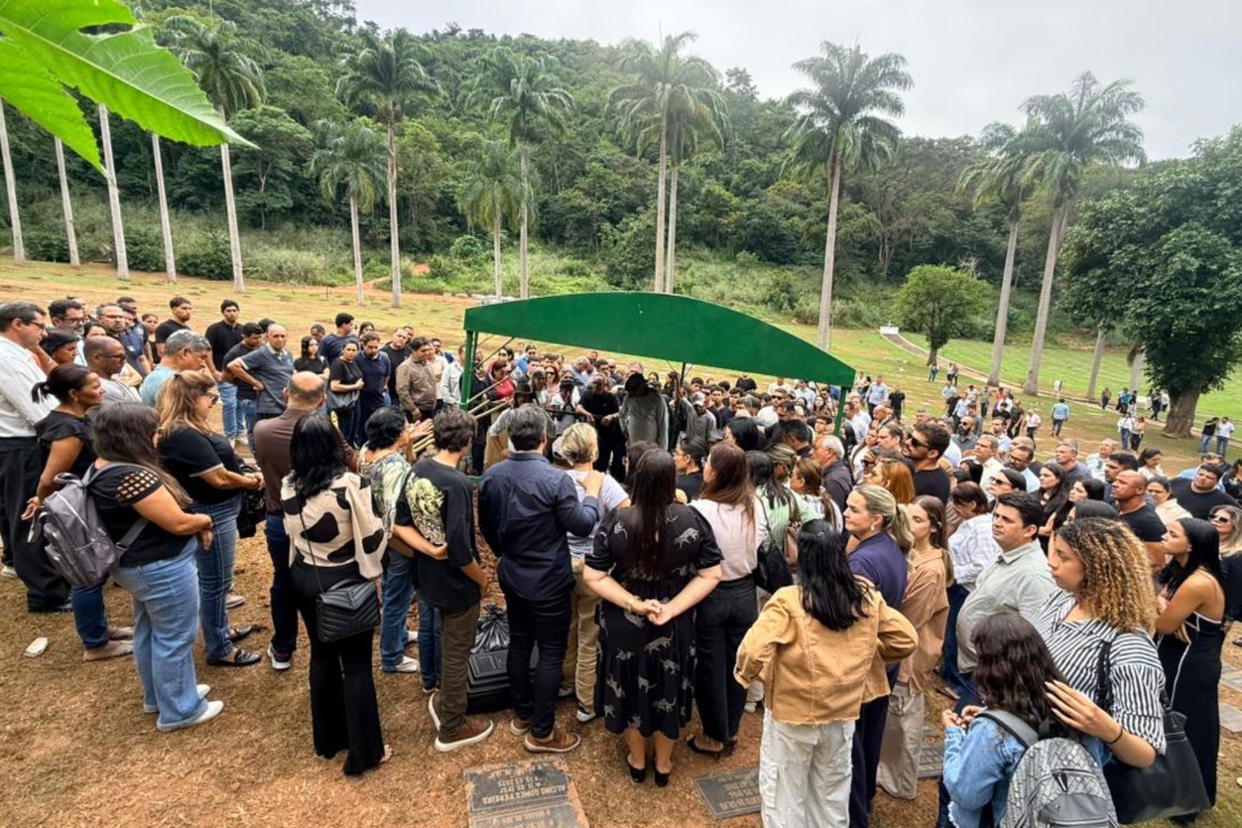 Empresário morto em queda de avião em BH é enterrado no interior de Minas