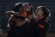 Corinthians bate São Paulo em clássico e se isola na liderança do Brasileiro Feminino