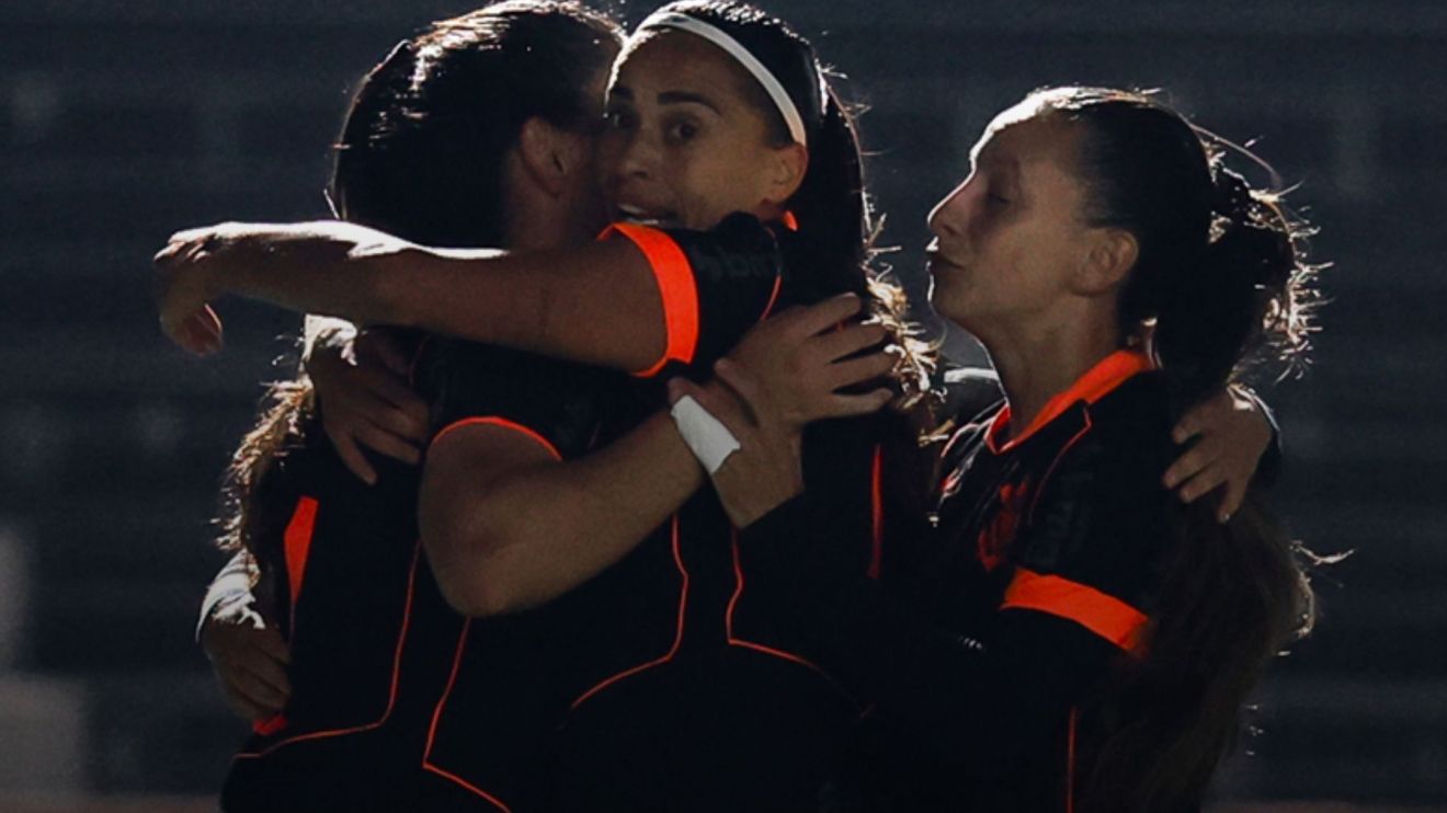 Corinthians bate São Paulo em clássico e se isola na liderança do Brasileiro Feminino