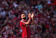 Ovacionado, Salah se emociona em despedida do Liverpool: 'Vencemos tudo'
