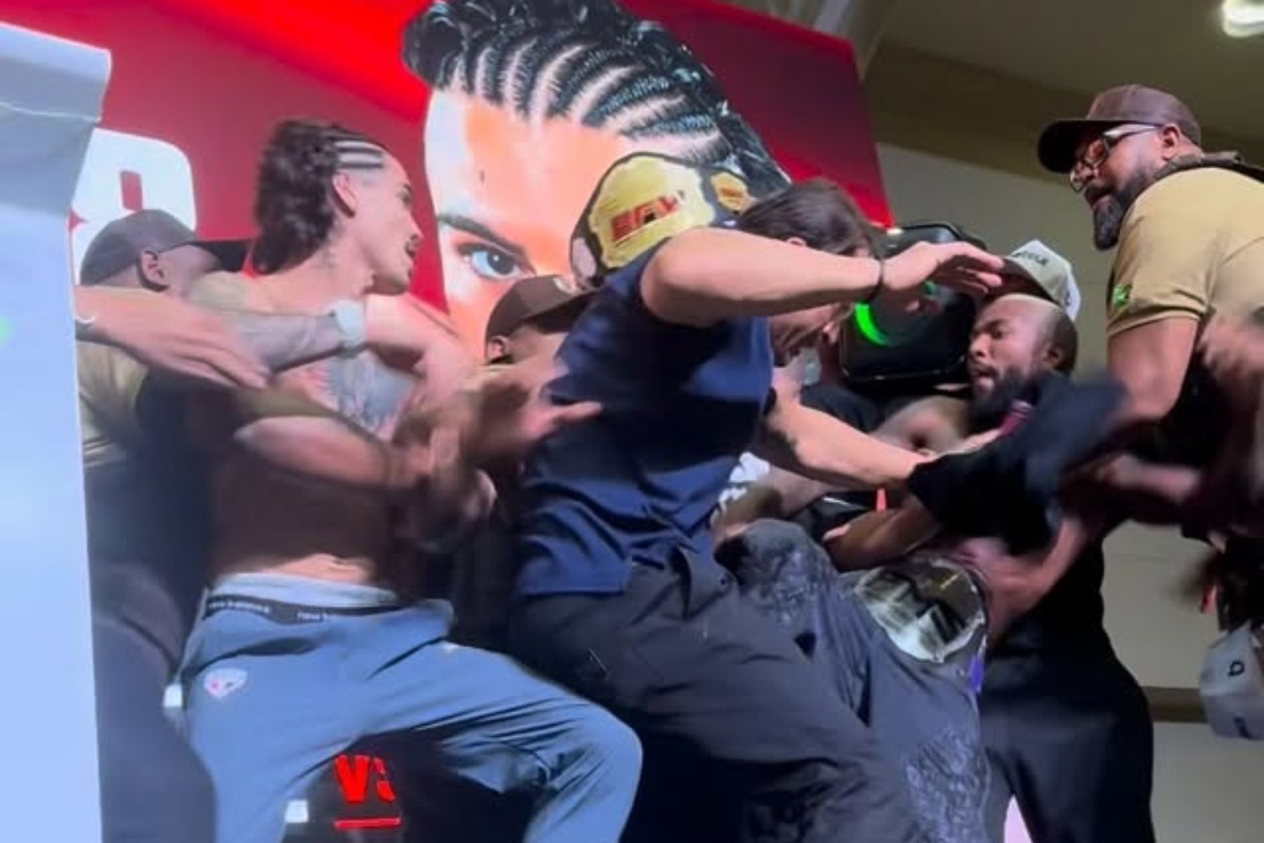 Fight Music Show: pesagem tem Popó, Whinderson Nunes, Bambam e confusão