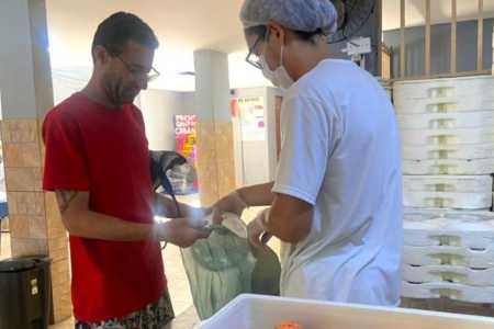 Cozinha Comunitária Cabana do Pai Tomás celebra 3 anos e garante refeições de famílias