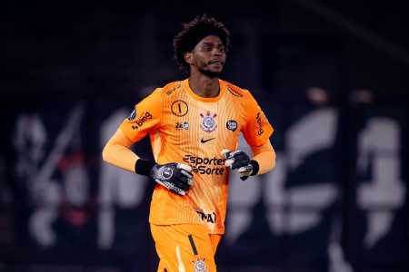 Hugo Souza em noite de vitória contra o Platense pela Libertadores em 2026