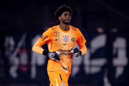 Hugo Souza em noite de vitória contra o Platense pela Libertadores em 2026