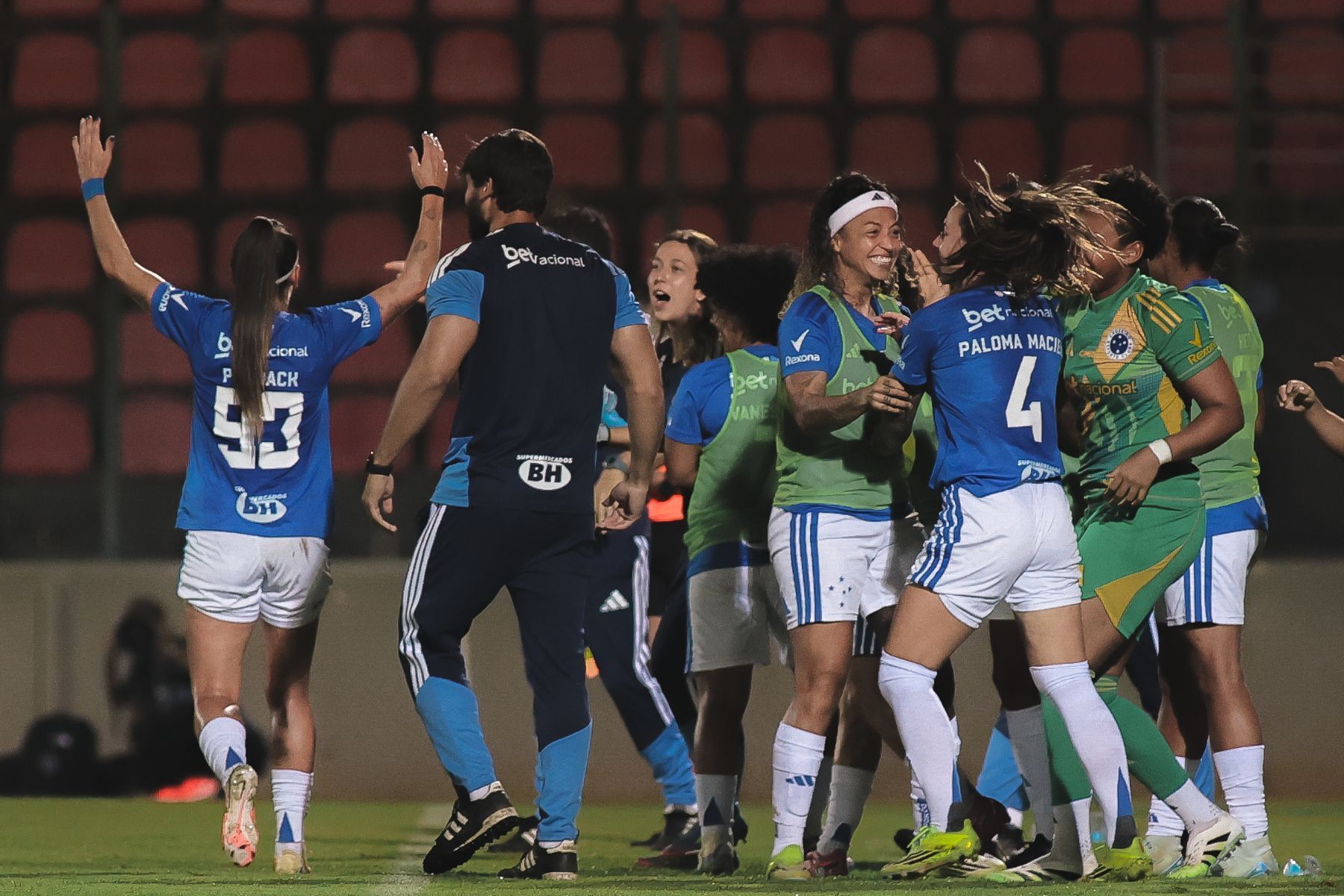 Cruzeiro leva susto, mas vence líder Corinthians pelo Brasileiro Feminino