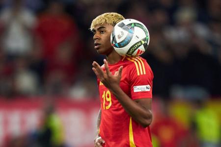 Lamine Yamal em atuação pela Seleção Espanhola