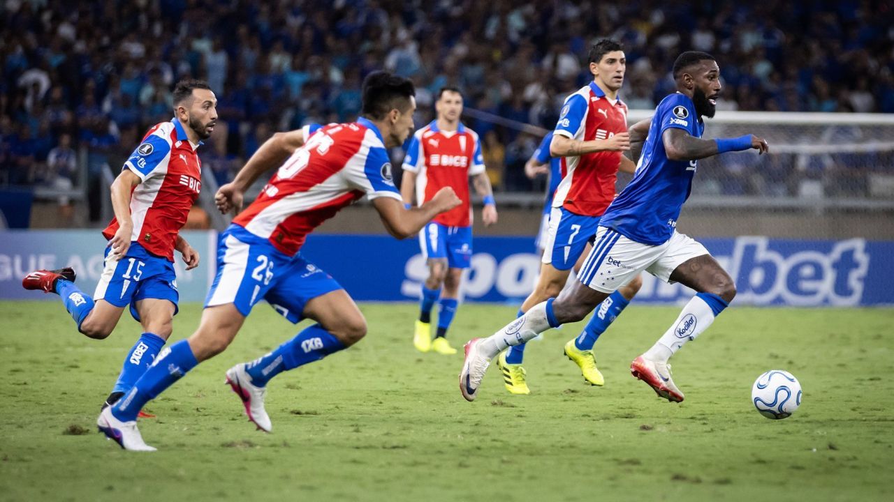Em Las Condes, Cruzeiro busca reviravolta contra a Universidad Católica em duelo decisivo na Libertadores