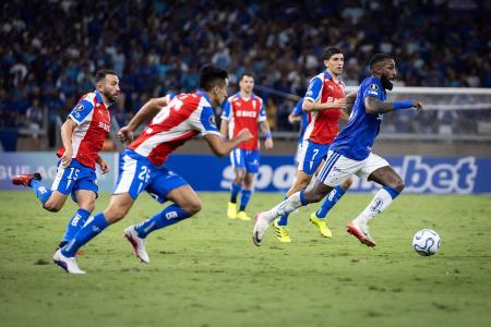 Cruzeiro e Universidad Católica em duelo pela segunda rodada da fase de grupos da Libertadores