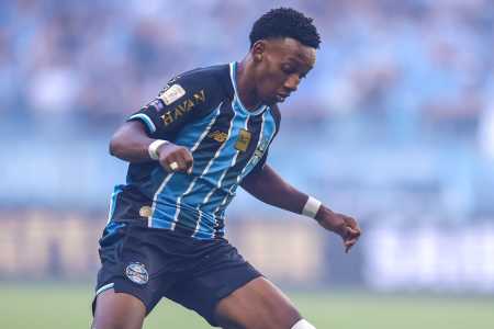 Gabriel Mec está fora do jogo contra o Santos na Arena do Grêmio
