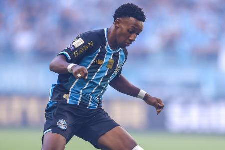 Gabriel Mec está fora do jogo contra o Santos na Arena do Grêmio