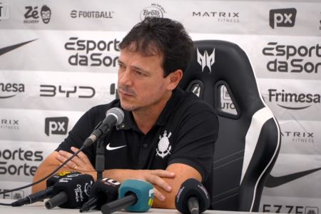 Diniz diz que gramado sintético influenciou em derrota do Corinthians no Brasileiro