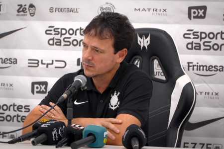 Fernando Diniz em entrevista coletiva após a derrota do Corinthians