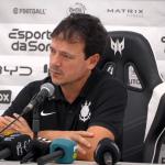 Diniz diz que gramado sintético influenciou em derrota do Corinthians no Brasileiro