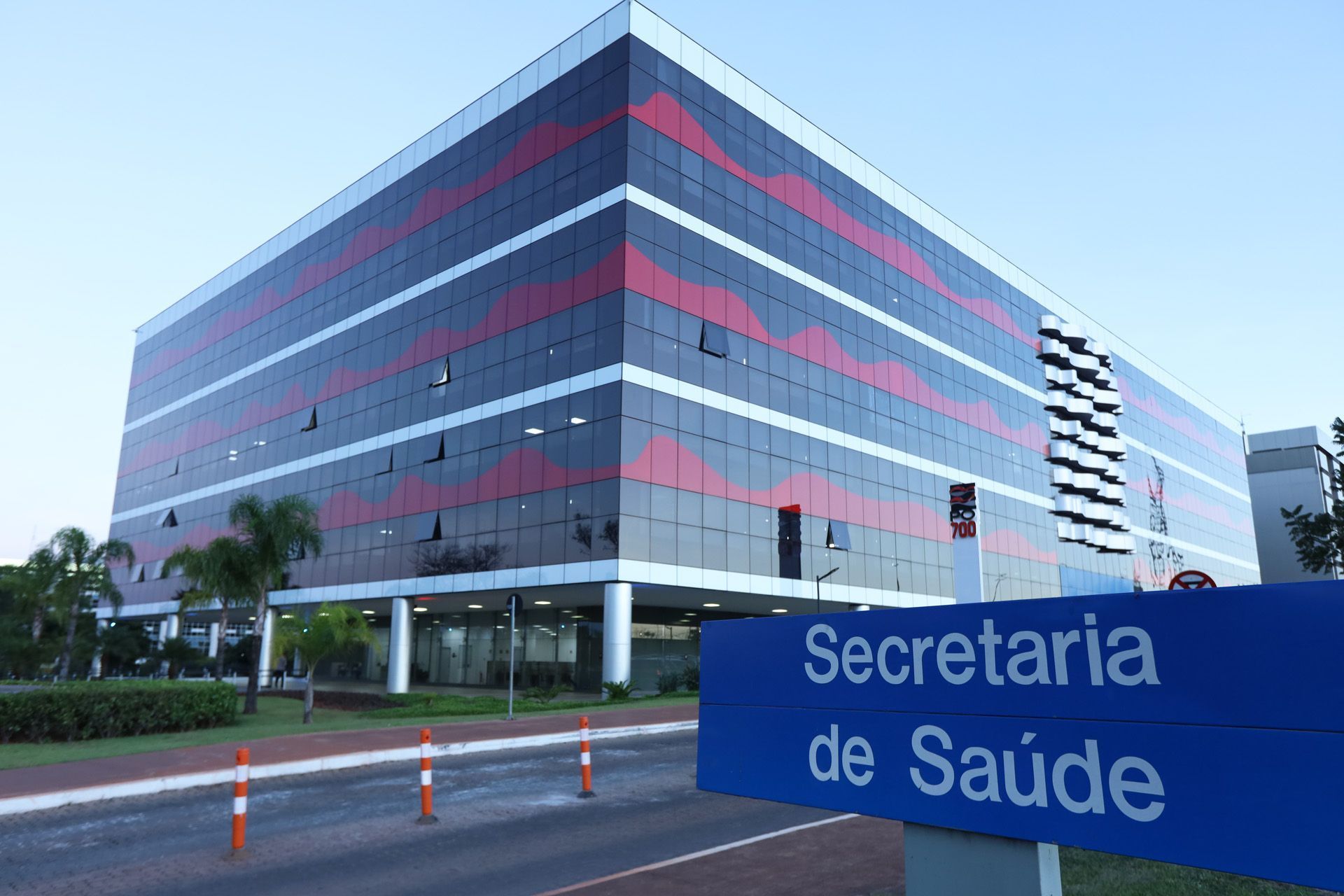 Distrito Federal lança edital com mais de 100 vagas na Saúde e salário de R$ 21 mil